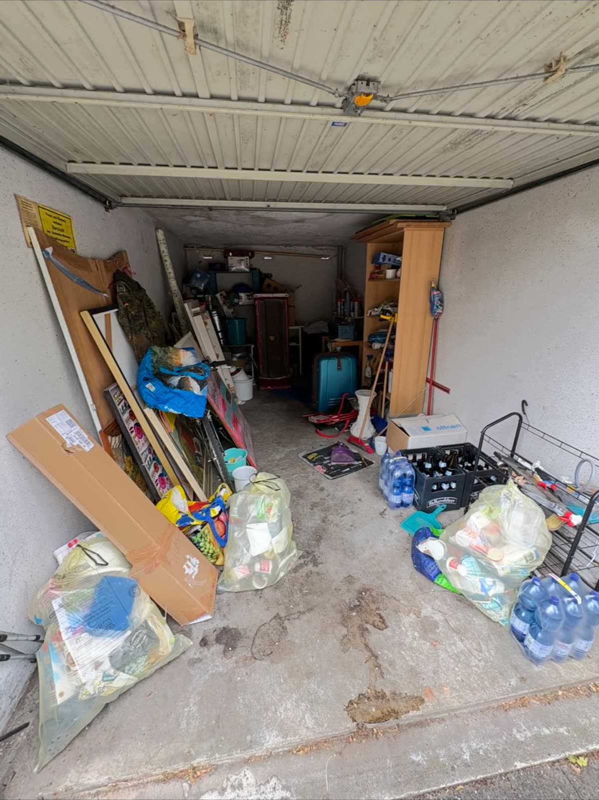 Packed cellars & garages – we make space
