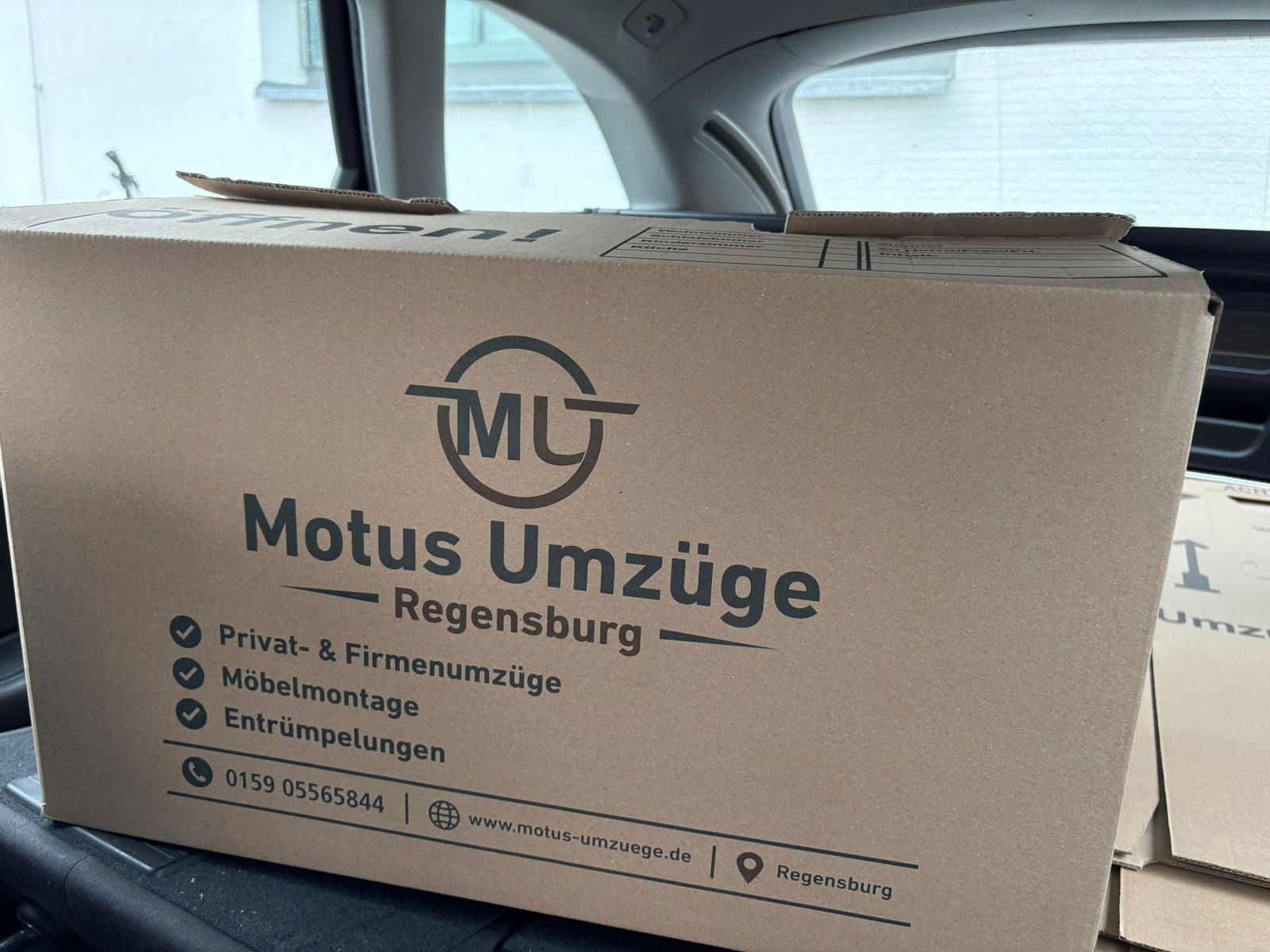 Unsere eigenen Motus-Kartons – stabil, beschriftet, wiedererkennbar