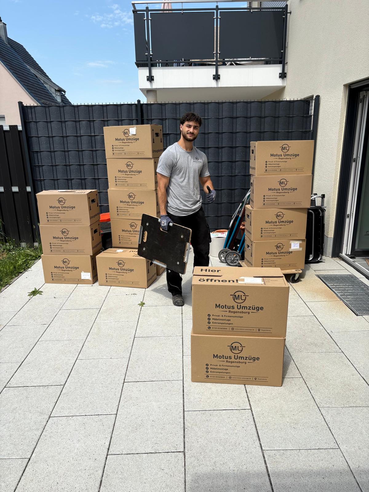 Karton für Karton – wir packen mit an